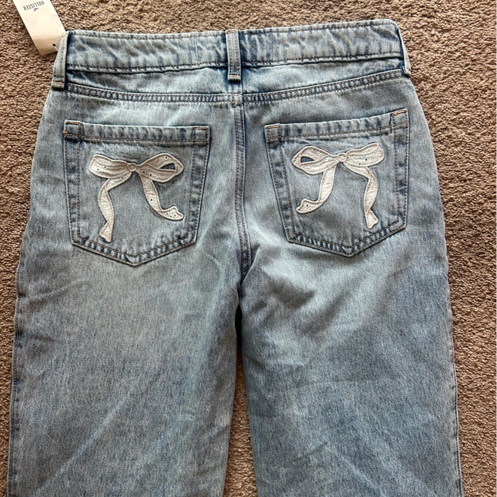 Hollister Low Rise Light Blue Jeans w/bows on pockets - Picture 5 of 11